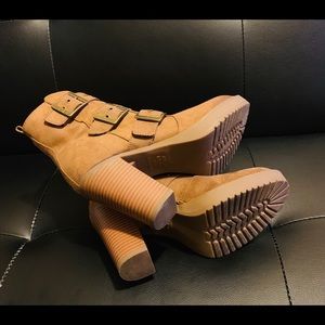 Booties! 🌅🧥🧣🍁🍂🛍 *Flash Sale⚡️💋